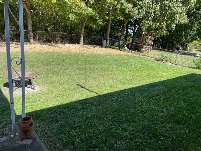 Building Photo - 4 Bedroom Home in Huber Heights