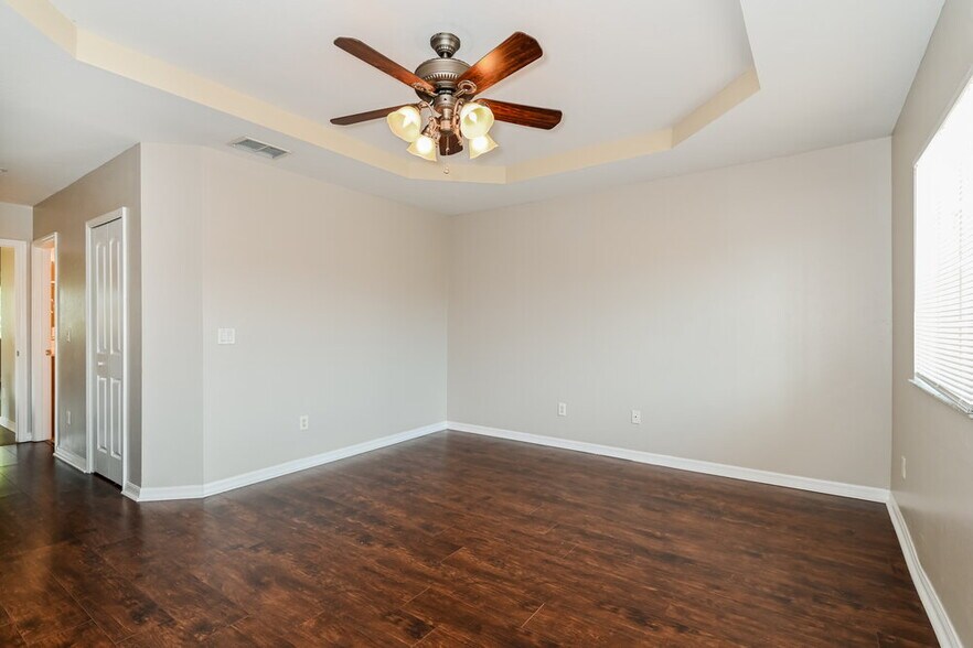 Building Photo - 10211 Tin Maple Dr