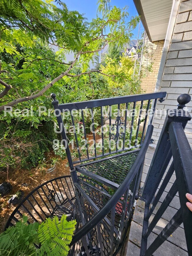 Building Photo - Elk Ridge Home with Unobstructed Valley Views