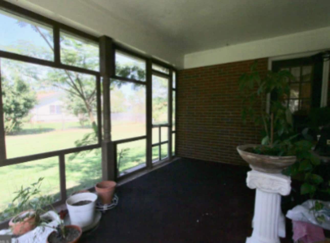 Building Photo - 122 Collins Ave