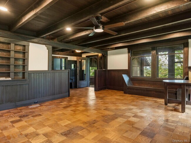 Building Photo - 5 Riverby Ln