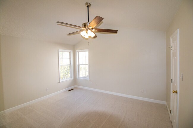 Building Photo - 223 Gregory Dr