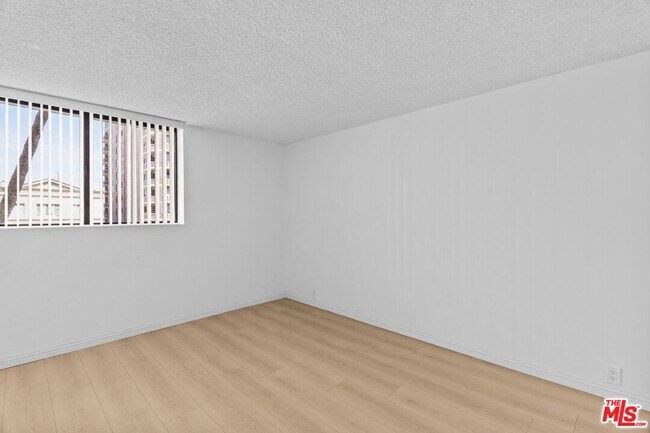 Building Photo - 10535 Wilshire Blvd