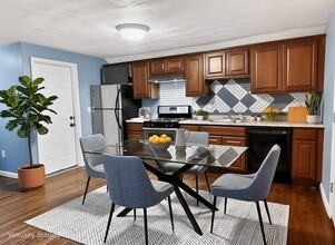 Building Photo - 163 Saratoga St