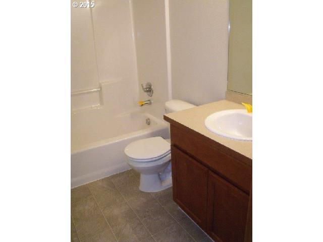 Building Photo - Spacious 4 Bedroom Home w/ Fully Fenced Yard & 2 Car Garage!