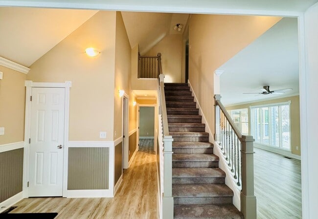 Building Photo - Luxury country rental 4x3 gated off black top!