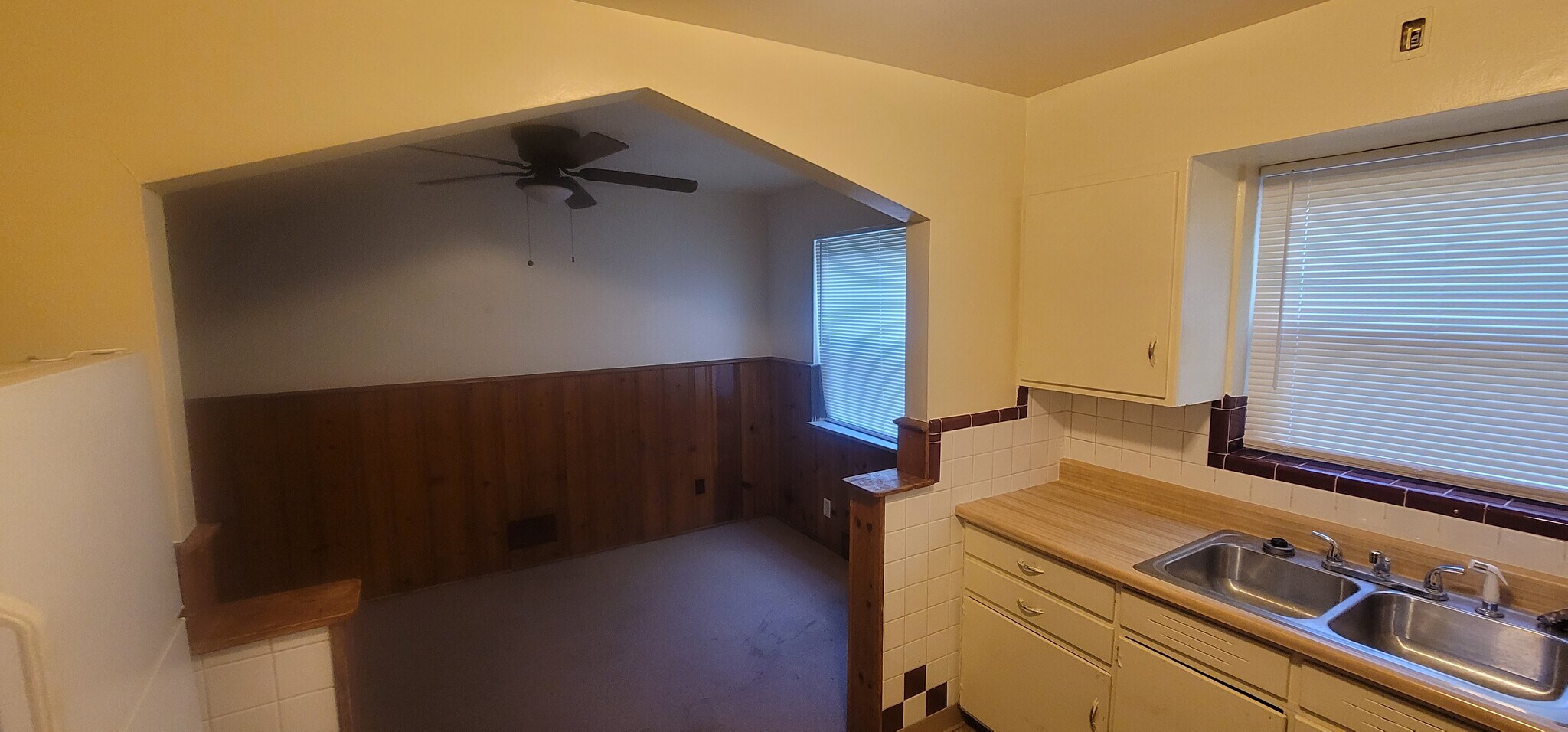 Building Photo - 2731 Powell Dr