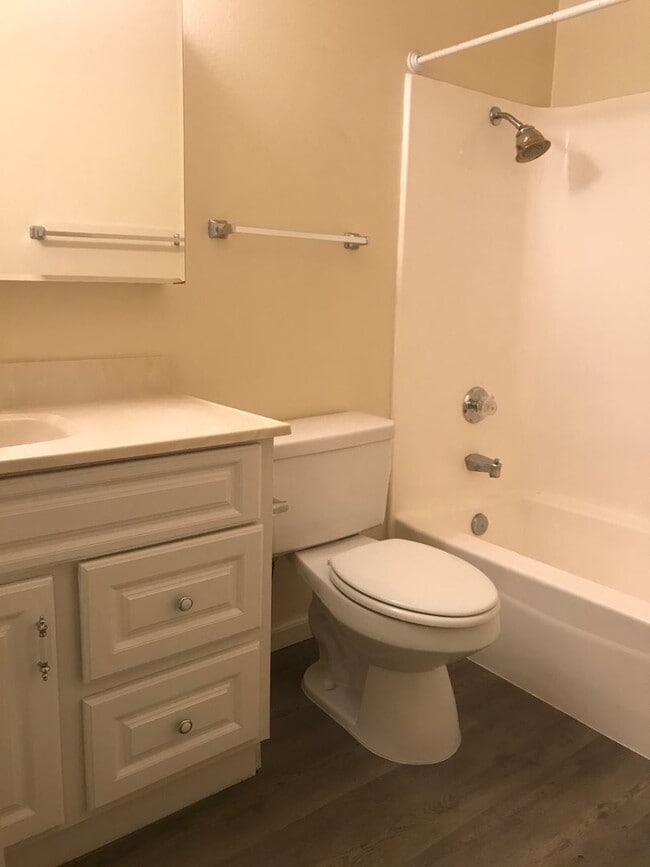 Building Photo - Grand Terrace Family Home