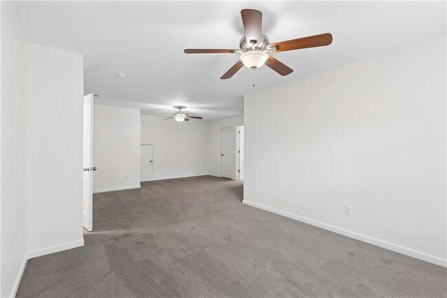 Building Photo - 3377 Vintage Cir SE