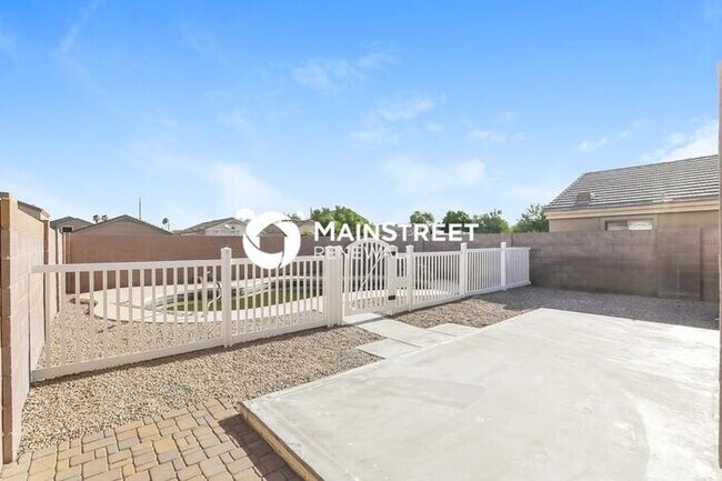Building Photo - 5 Bedroom Pet-Friendly Home in MESA, AZ with Main Street Renewal