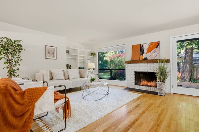 Building Photo - Pet-Friendly Rambler with Modern Updates and Great Layout