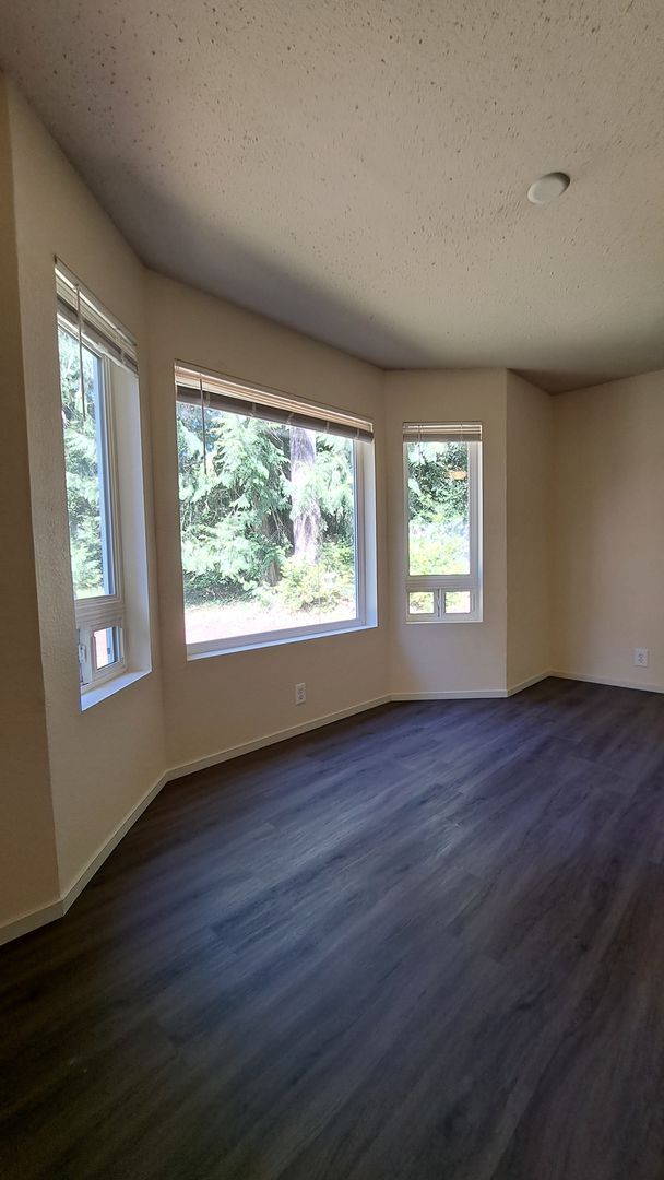 Building Photo - 3 Bedroom 2 Bath Home in Seabeck
