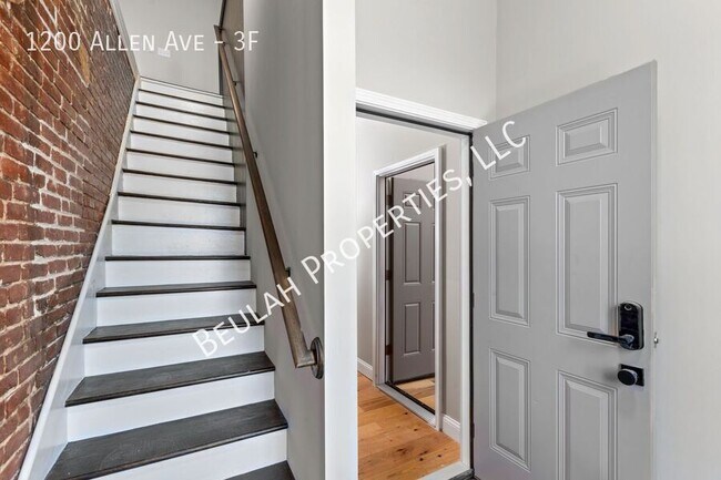 Building Photo - 2bd/2ba Luxury Penthouse Apartment