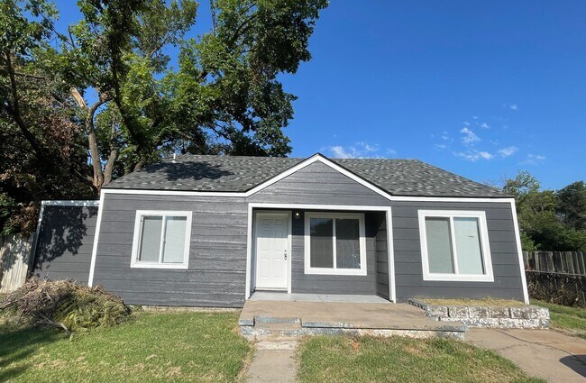 Primary Photo - Large 3 Bedroom Remodeled Home