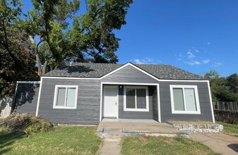 Building Photo - Large 3 Bedroom Remodeled Home
