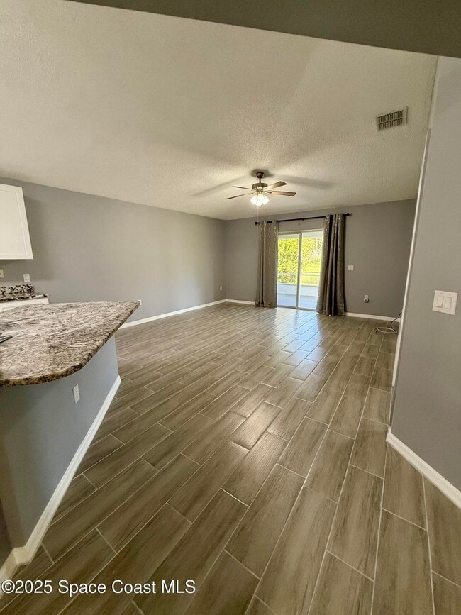 Building Photo - 209 Grand Preserve Way