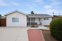 Building Photo - Northeast Hights Home