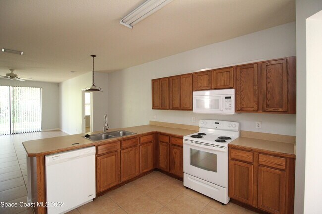 Building Photo - 425 Breckenridge Cir SE