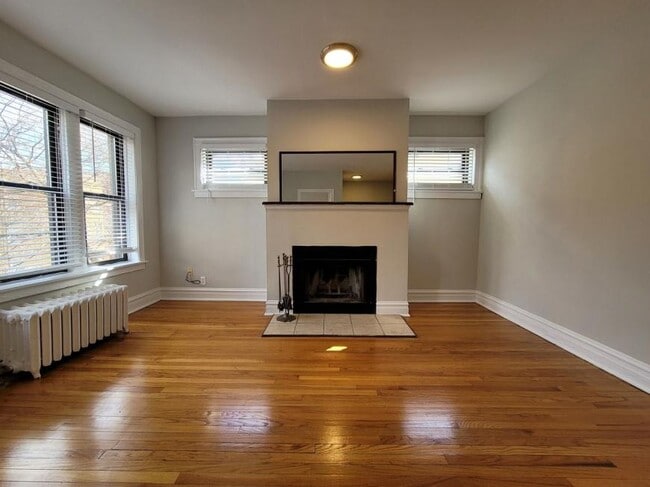 Primary Photo - 2 bedroom in Chicago IL 60657