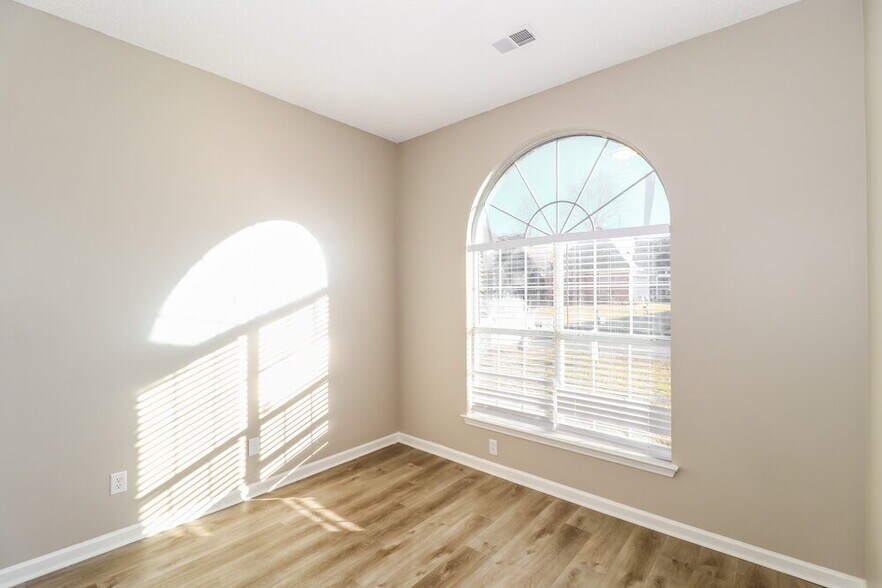 Building Photo - 8648 Tropicana Dr N