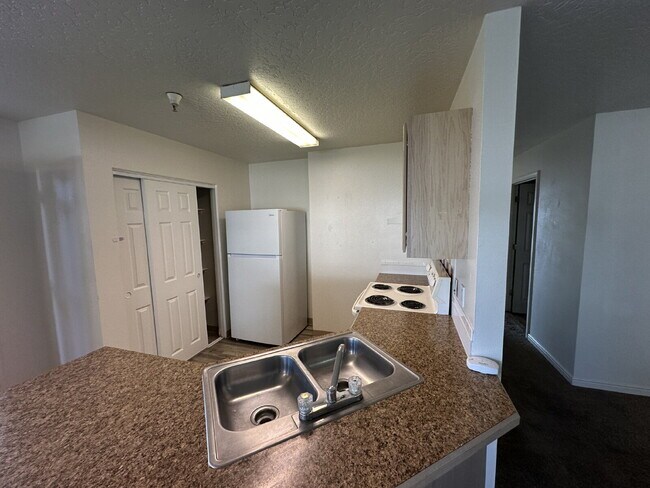 Building Photo - 122 Davis Ave