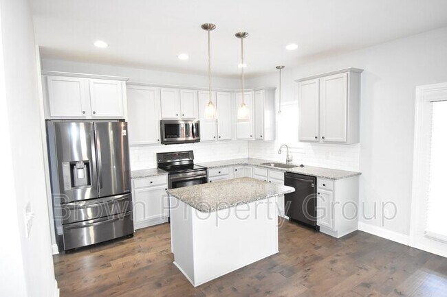 Building Photo - 441 Stonebriar Ave