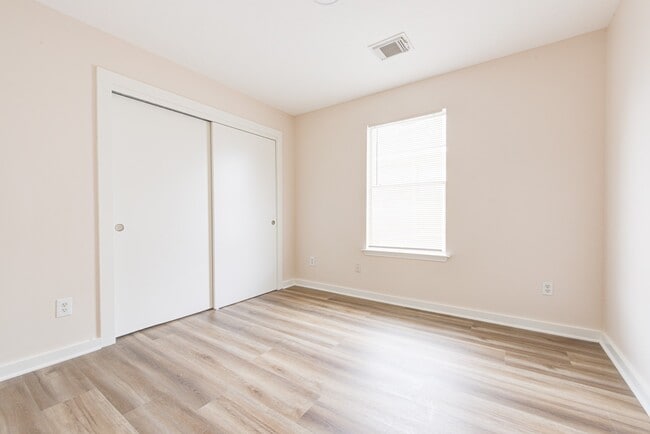 Building Photo - 7322 Parkland Manor Dr