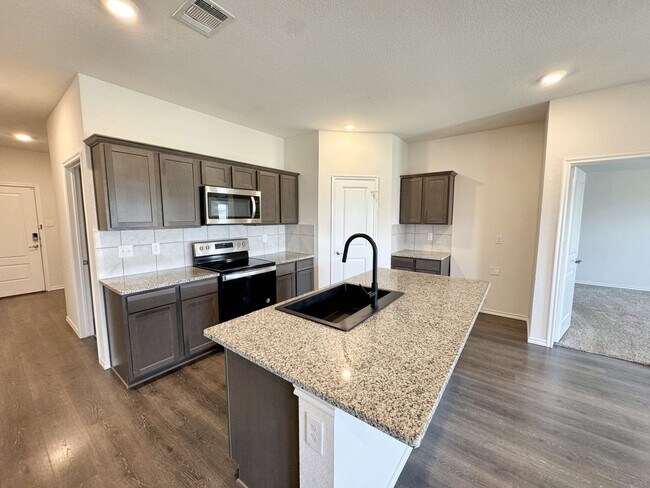 Building Photo - 3/2 in Magnolia Master Planned Community!