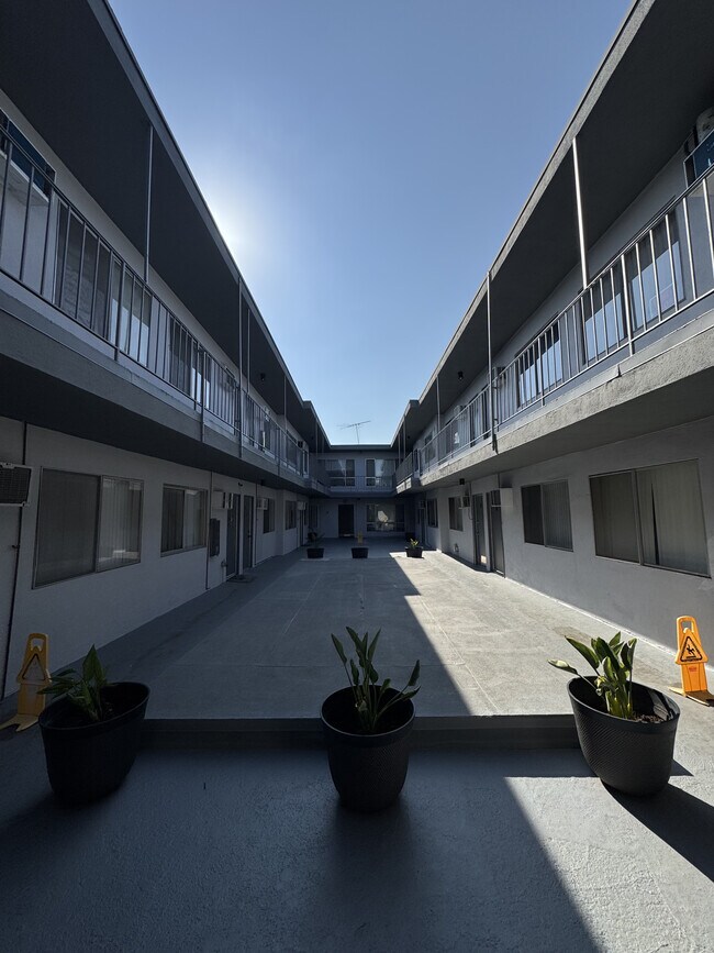 Building Photo - 1165 N Normandie Ave