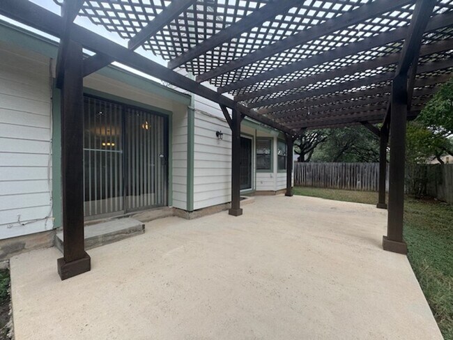 Building Photo - What a Gem! Spacious, Renovated 1-Story Ho...