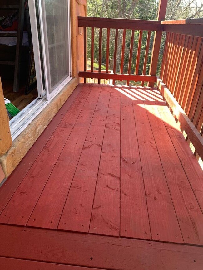 Building Photo - 3 bedroom/ 3 bath. Fully furnished ready f...