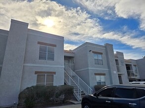 Building Photo - A Fabulous 2 Bedroom upstairs unit near Nellis AFB