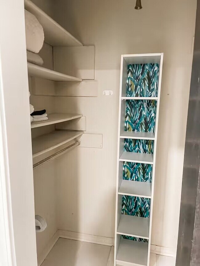 Building Photo - 253 E Stephenson St