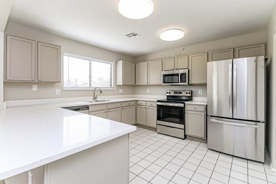 Building Photo - 4537 N 87th Ave