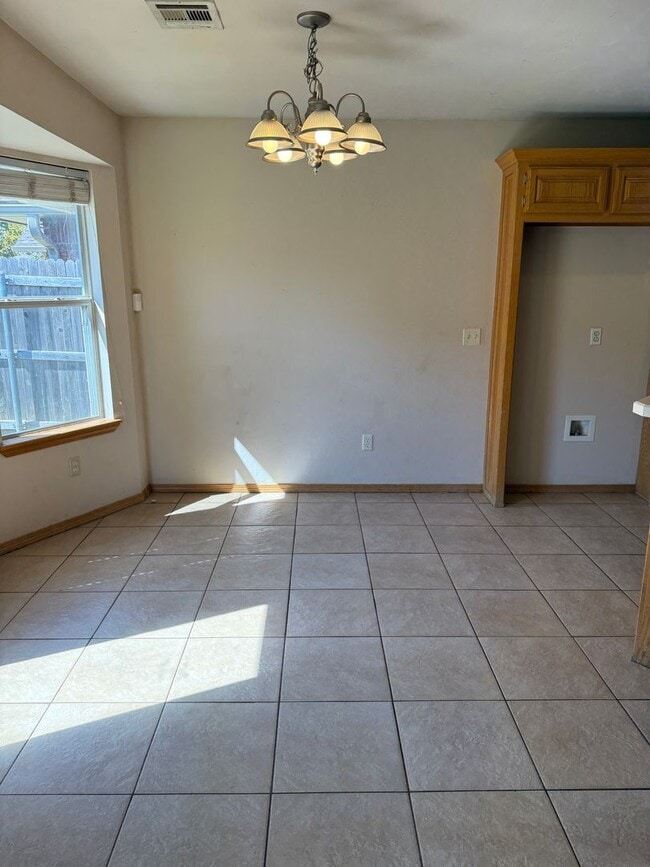 Building Photo - 716 Eastridge Dr