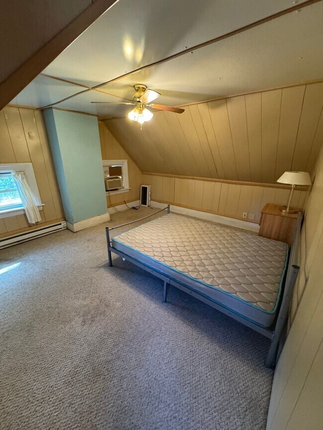 Building Photo - 5 Bedroom 2.5 Bath in Squirrel Hill