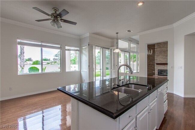 Building Photo - 6313 W Crestfield Ave