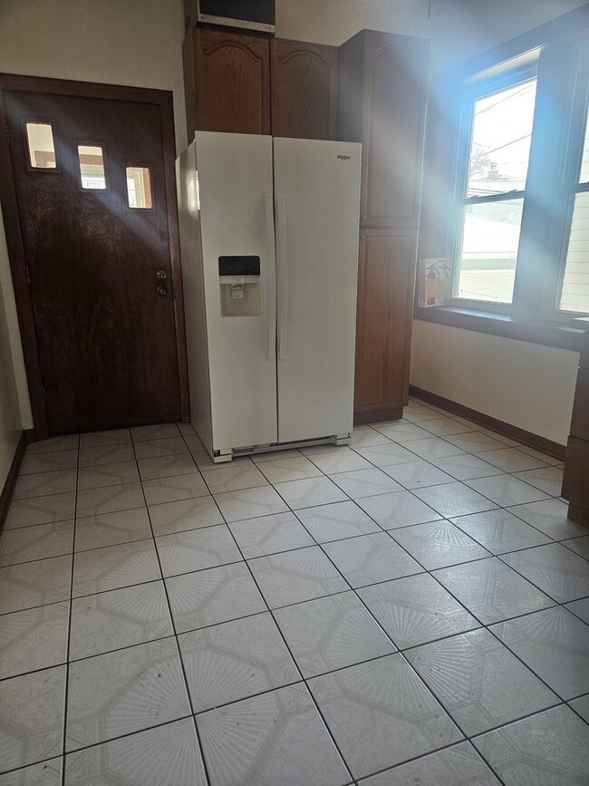 Building Photo - 4839 N Lawndale Ave