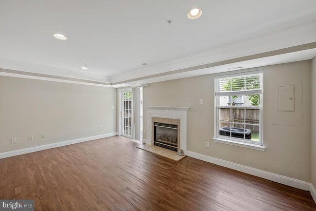 Building Photo - 1815 Spanish Oak Ln