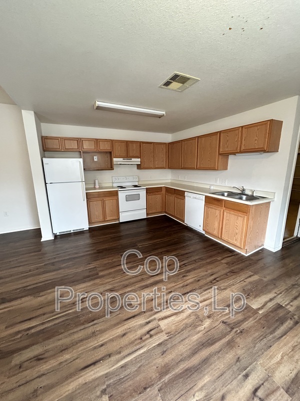 Building Photo - 15416 Kamary Ln