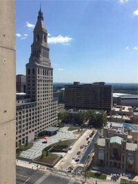 Building Photo - 1 Gold St