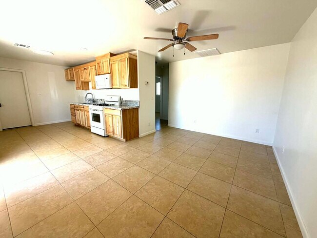 Building Photo - 15841 N Sunny Ln