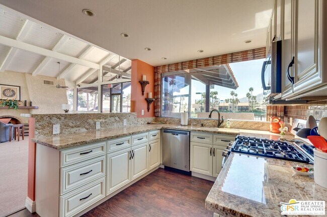 Building Photo - 2170 S Palm Canyon Dr