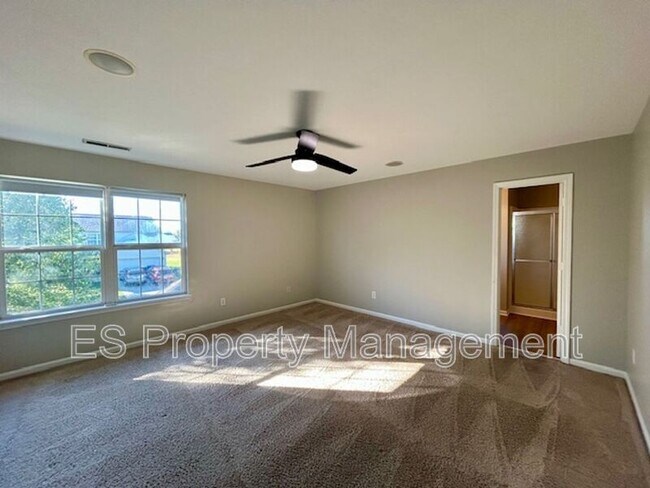 Building Photo - 5363 Shamus Dr