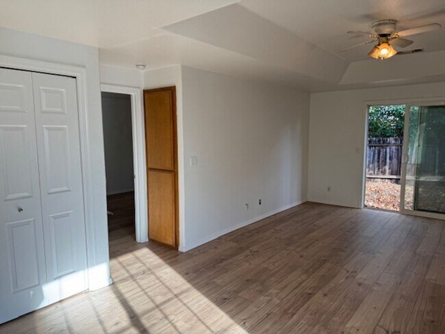 Building Photo - 572-574 COUNTRYSIDE