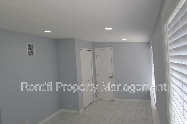 Building Photo - 401 Palmetto Dr