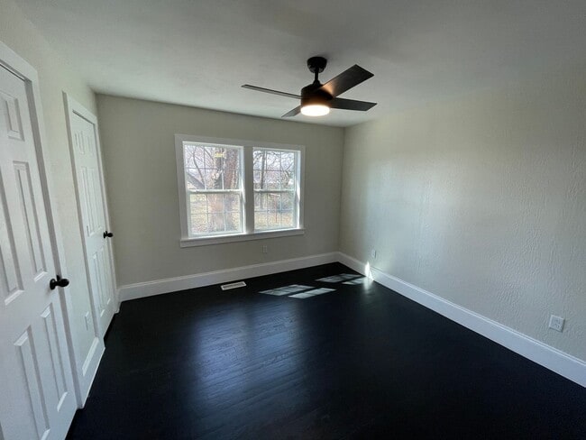 Building Photo - GORGEOUS 4 BEDROOM HOME