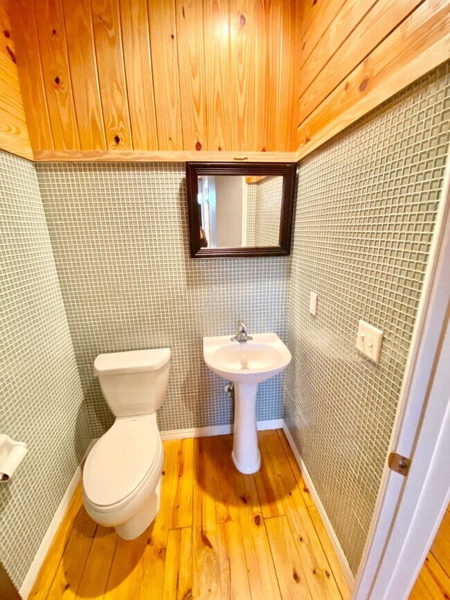 Building Photo - LUXURY TOWNHOME IN SODO 3/2.5 PLUS OFFICE AND BONUS ROOM  - DOWNTOWN ORLANDO