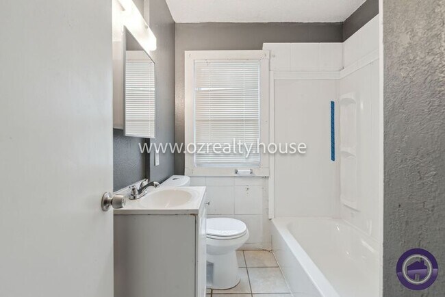 Building Photo - 2126 Marlow Rd