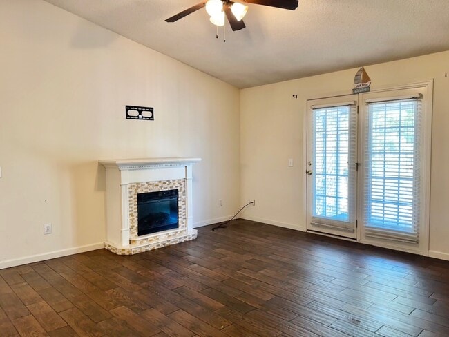 Building Photo - 1732 Oakdale Terrace Blvd